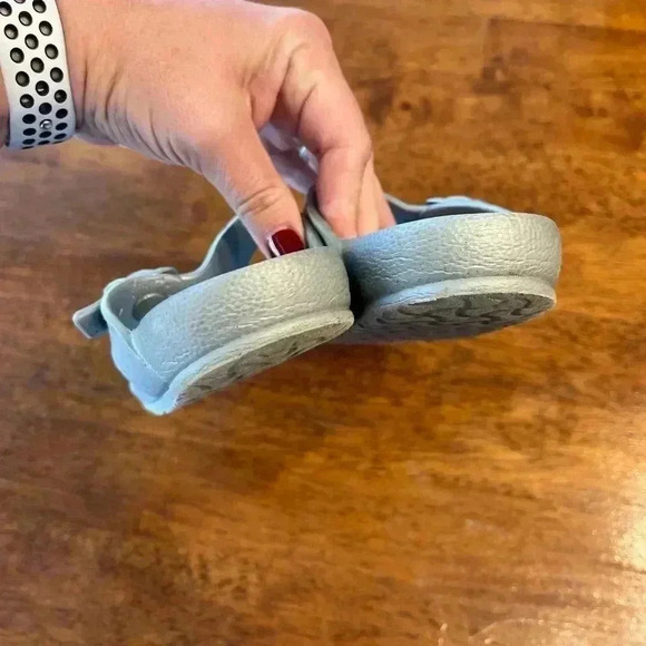 Silver Birkenstock Sandals. Size 32/1 - Picture 6 of 9